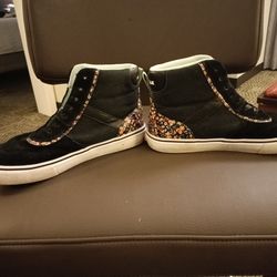 CONVERSE SHOES SIZE 6