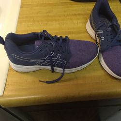 Aasics Lady's Size 7.5