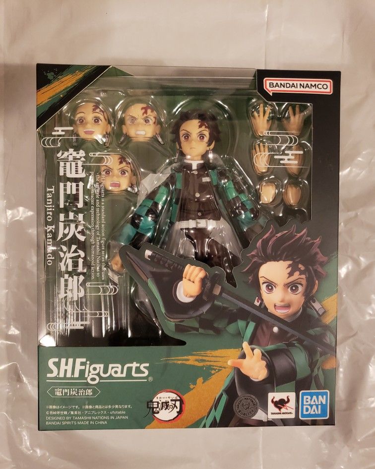 Tanjiro kamado, son goku, Roronoa Zoro, dragon ball Shfiguarts figures