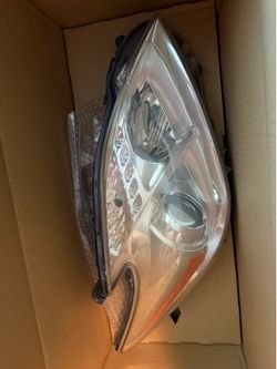 2014 OEM Toyota Prius headlamp assembly