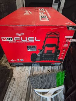 Milwaukee M18 Fuel 21" Self propelled mower