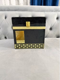 Beautiful brand new 7”h by 7”w by 7”d kaaba decoration and gift box. (MUST SELL TODAY)