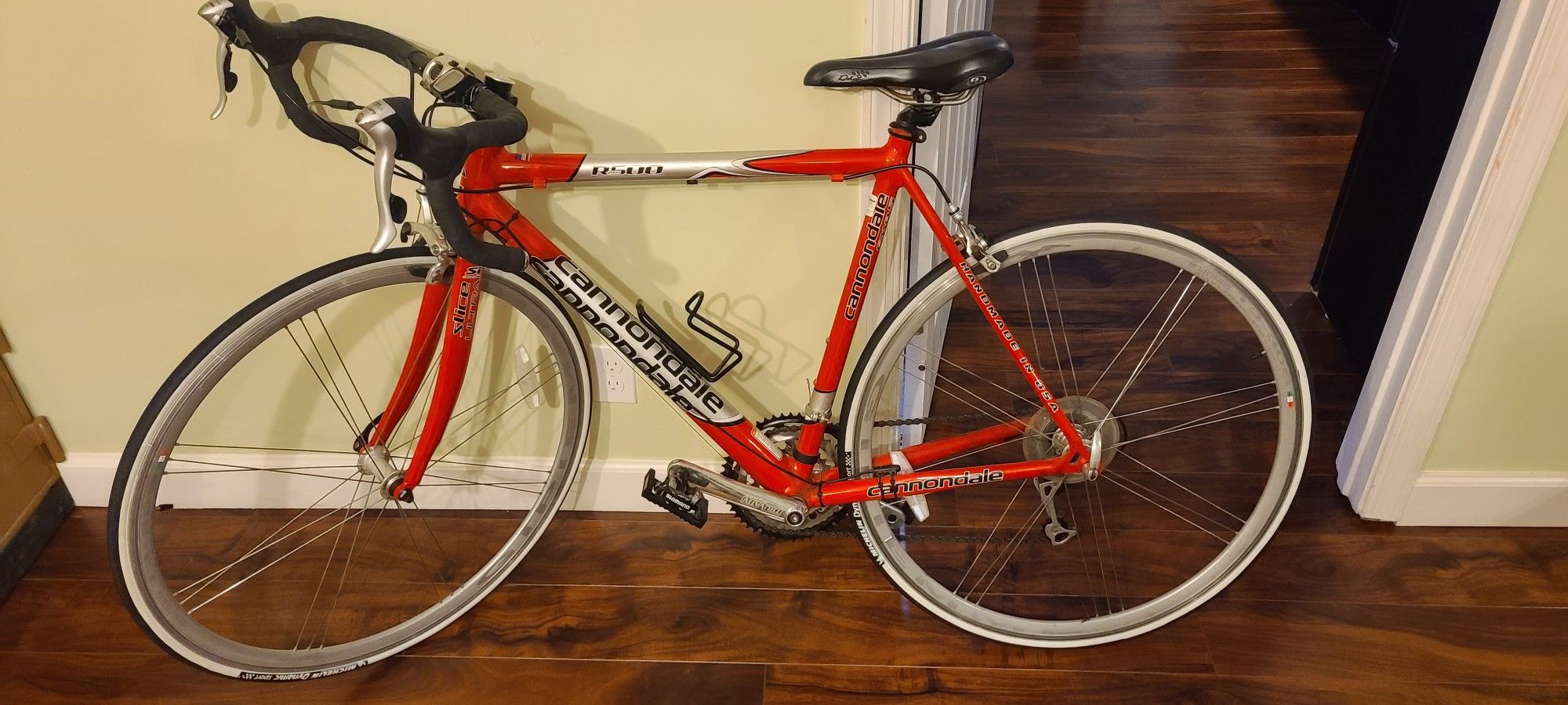 Cannondale R500 road bike