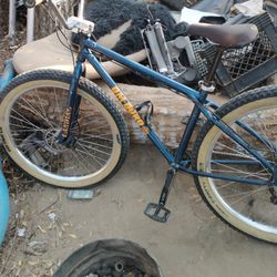 26" Hon Duro With Dis Breaks And A Hydraulic Seat Post