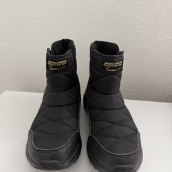Waterproof women boots Skechers size 6