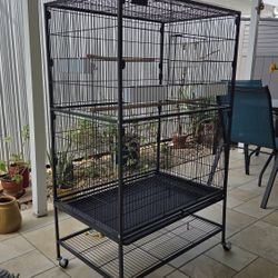 Jaula Negra Para Aves En Buenas Condiciones 