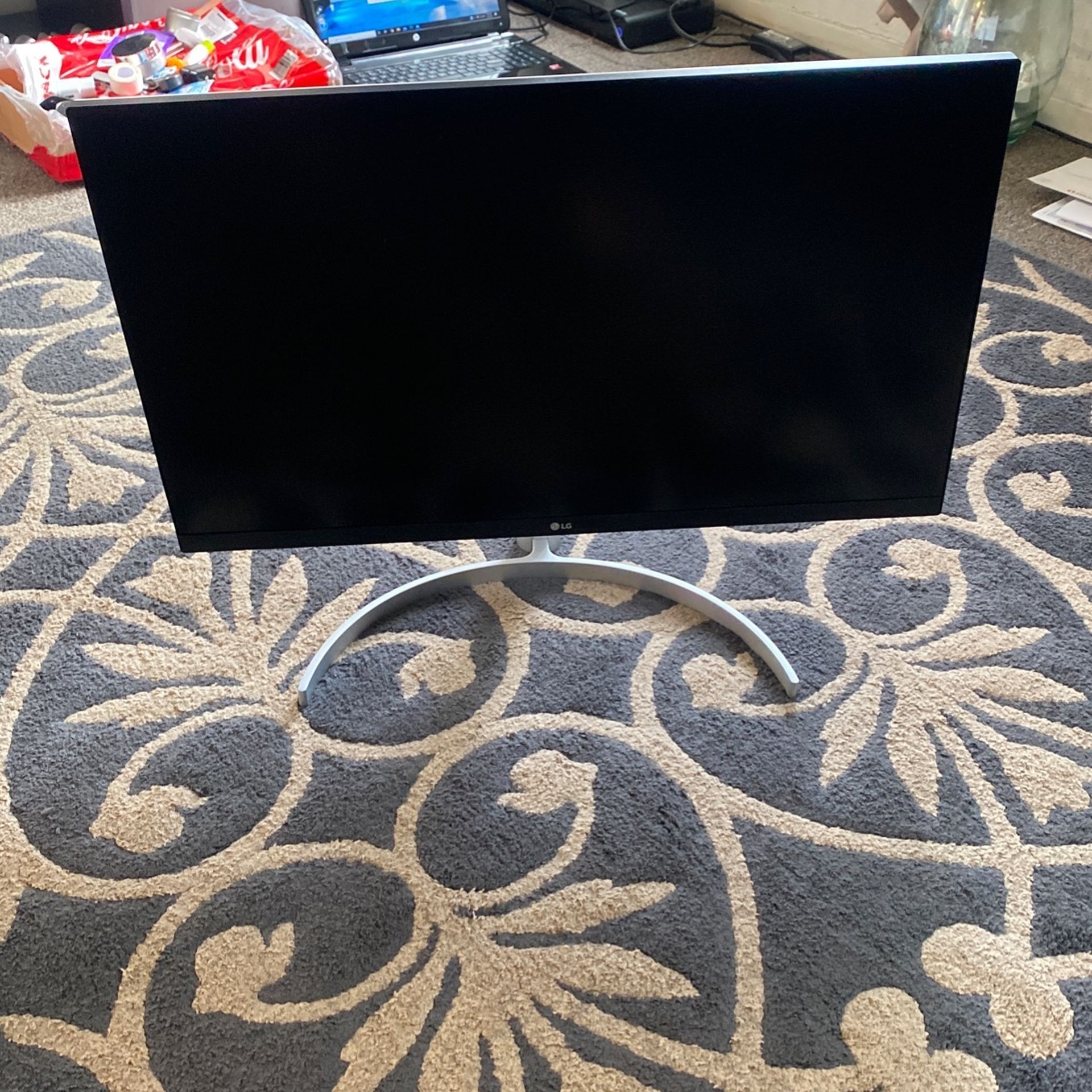 Lg 4K Monitor Brand New Used Once