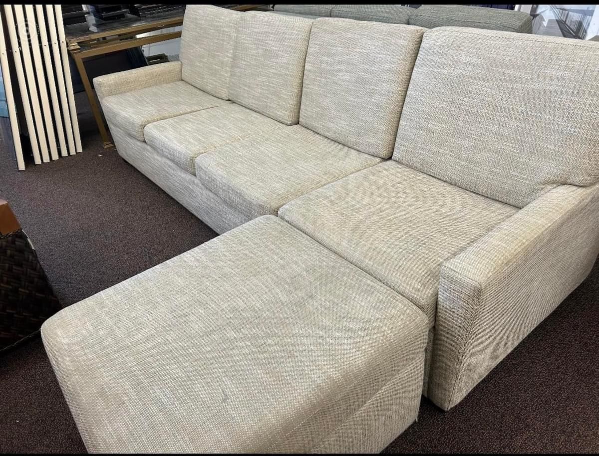 ✨ Like New, High-Quality American Leather Comfort Sleeper & Ottoman! ✨ 