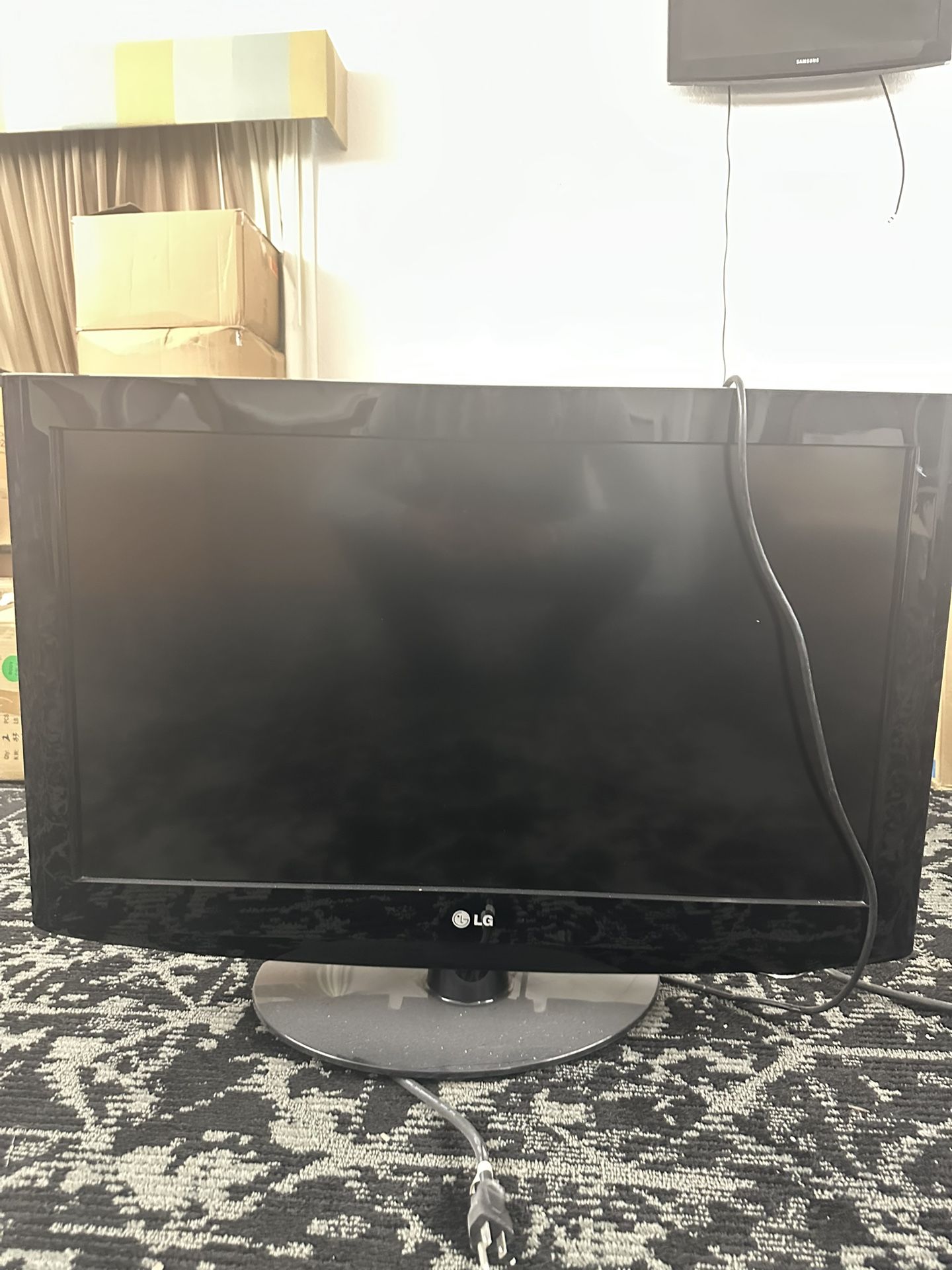 32” TV LG TV