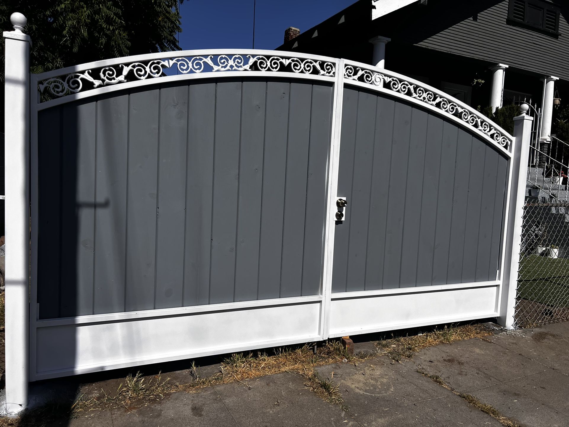 Gate