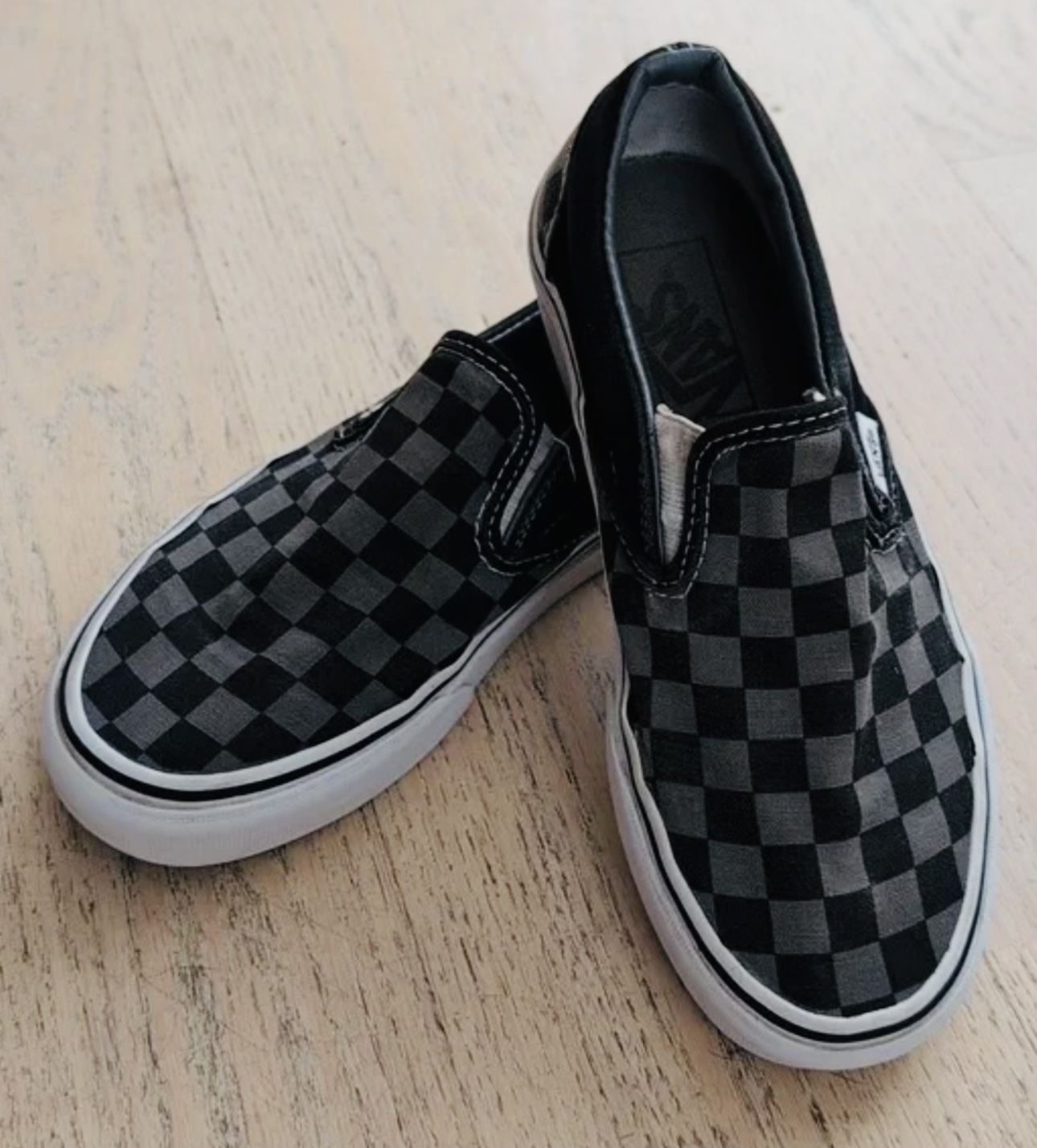 π β‘ Vans Checkerboard Slip-Ons β Menβs 6, Like New! β‘ π OWN A STREETWEAR ICON!!