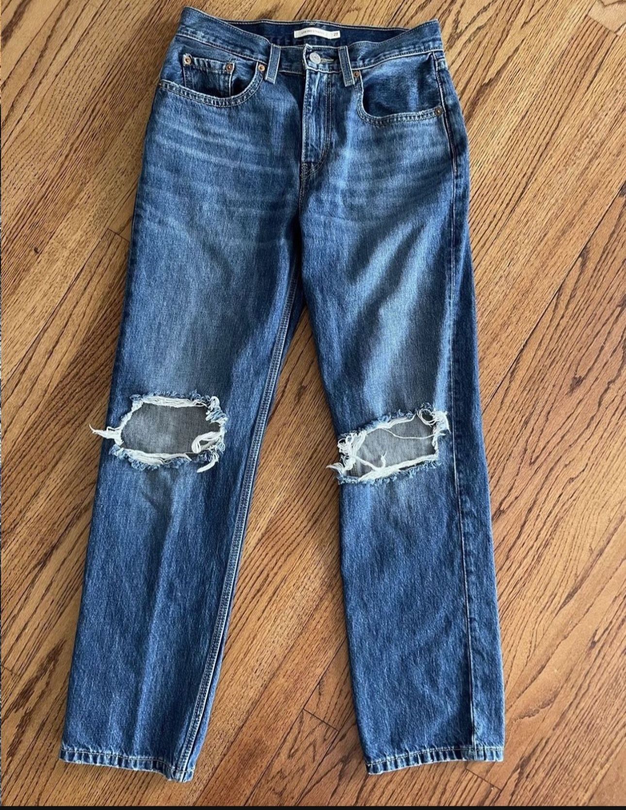 Womans Levi’s Jeans Low Pro Straight Size 27