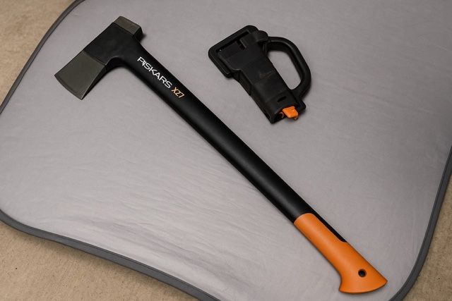 Fiskars X27 Splitting Wood Axe