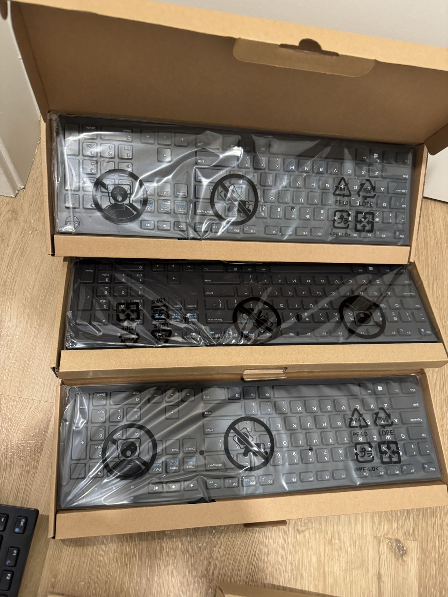 Computer Keyboards 4 Dell 2 HP 1 Generic
