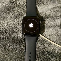 Apple Watch SE (GPS, 44mm) - Black Aluminum Case with Black Sport Band 