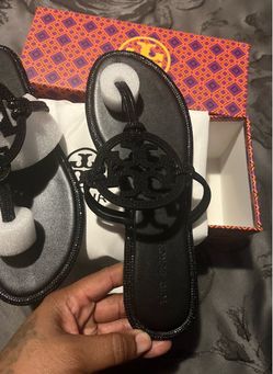 Black Tory sandles