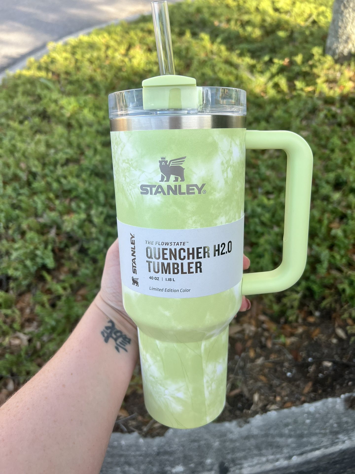 Stanley 40 oz tumbler Peach tie dye (quencher H2.0 Limited Edition Color)  for Sale in San Fernando, CA - OfferUp