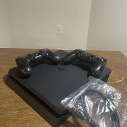 PS4   FOR SALE 