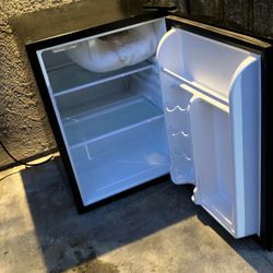 Mini Fridge 