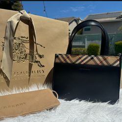 💯 Authentic Burberry Handle Bag Retail Value $1689 + Tax 