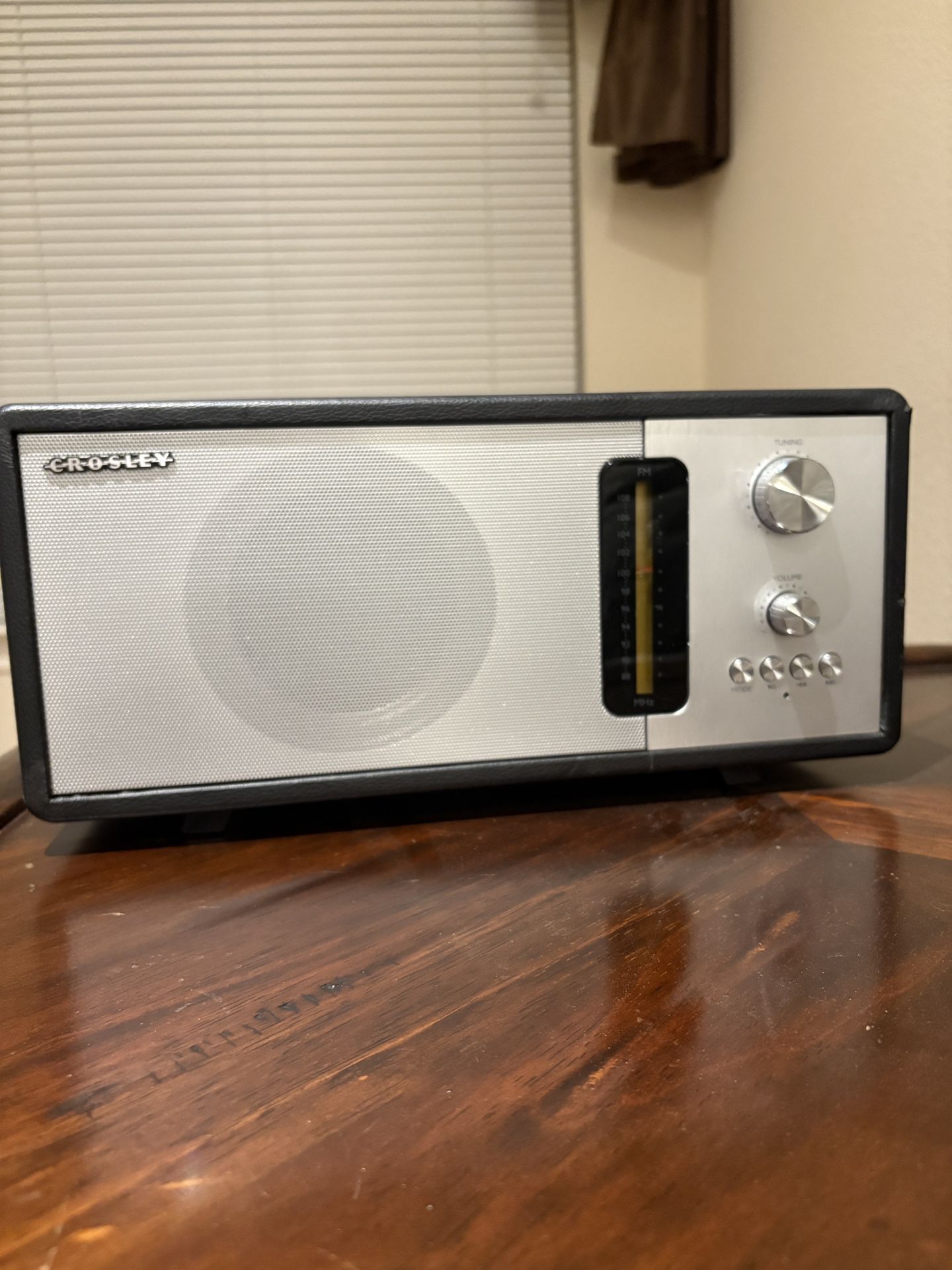 Crosley  Am/Fm Retro Style Radio 