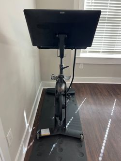 2020 Peloton Bike 2nd Gen Excellent Condition Under 50 Rides