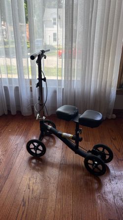 Portable Rolling Mobility Walker / Seated Walker – Excellent Condition