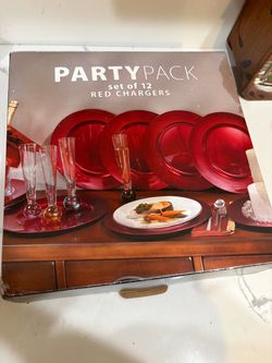 Set of 8 charger plates