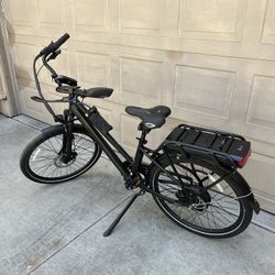 Pedego City Commuter - Less than 35 miles (Great Condition)