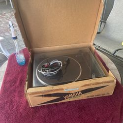Yamaha Turn Table
