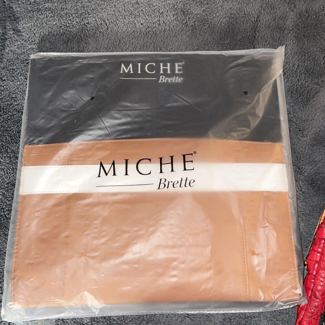 Miche Classic Handbag , 5 Covers And Extra Handles for Sale in Fresno, CA -  OfferUp