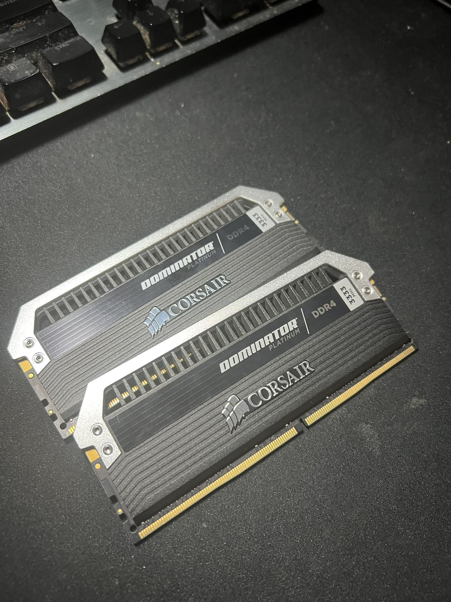 DDR4 3333Mhz 16gb Kit (2x8) Corsair Dominator RAM