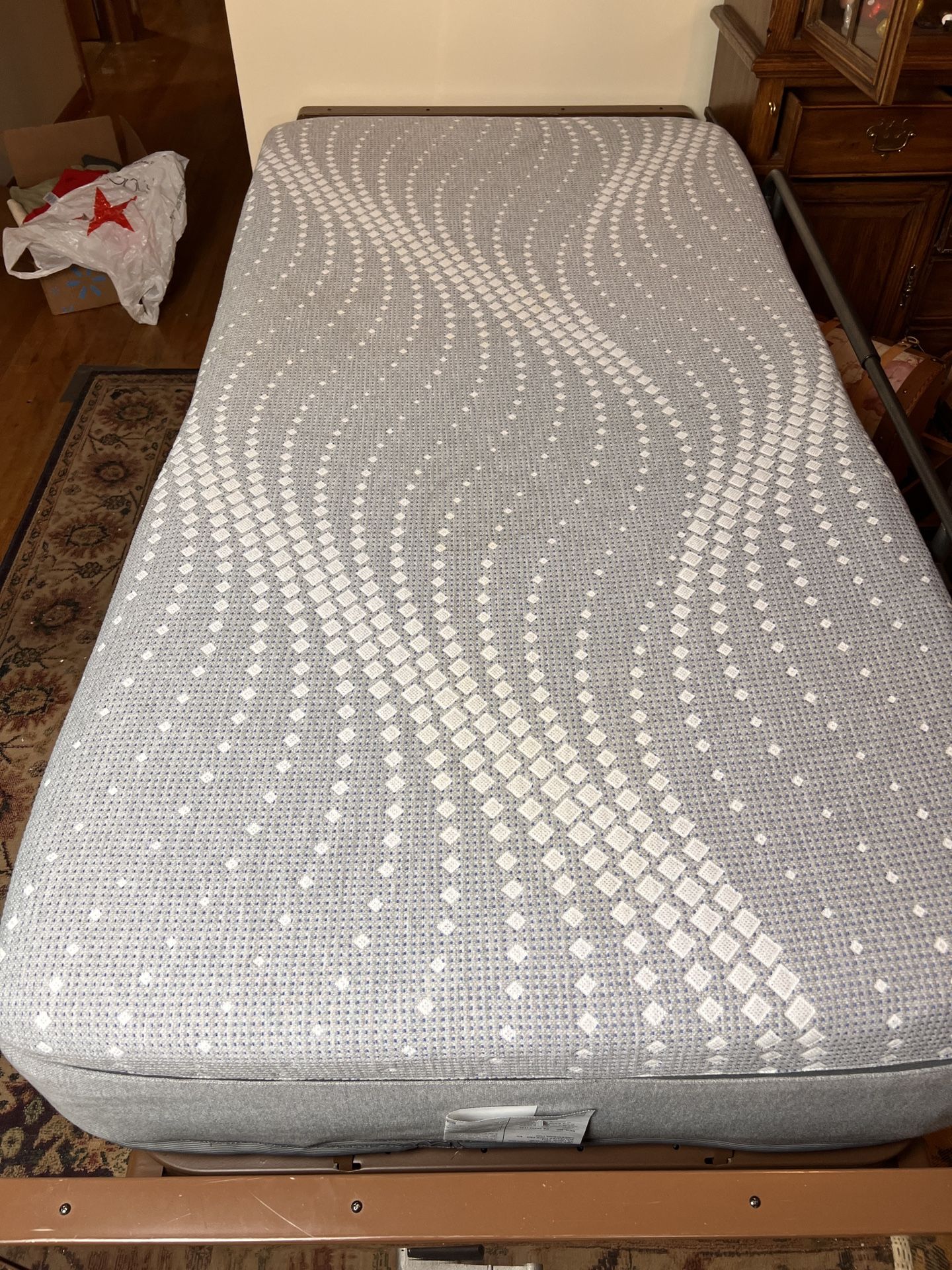 Electric adjustable bed with sealy hybrid twin mattress