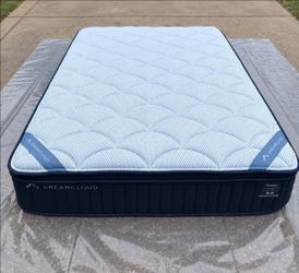 DreamCloud Premier Queen - $425 (Retail: $1,037)