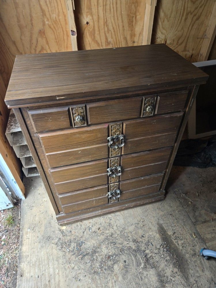 Dresser