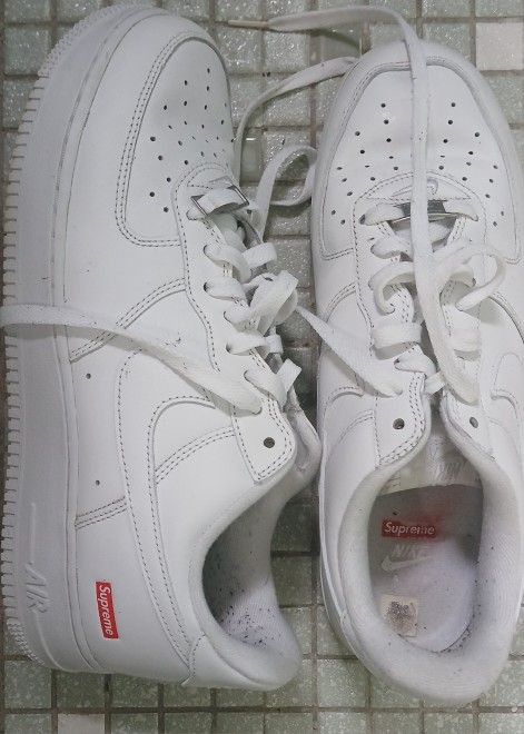 Size 10 MEN Nike AIR FORCE 1 SUPREME