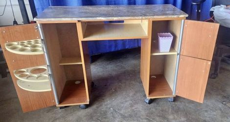 Beautiful Manicurist Table , 100% Wood With Marble