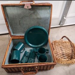 Vintage Wicker Suitcase Picnic Set Of 4 Vintage Picnic Basket Set Vintage Wicker Decor Vintage Wicker Movie Prop Decor