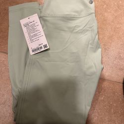 Lululemon Size 8 .New With Tags for Sale in San Diego, CA - OfferUp