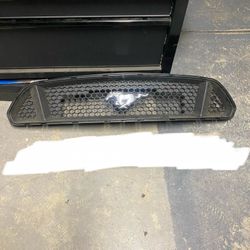 2015 Mustang Gt Upper Grill Only