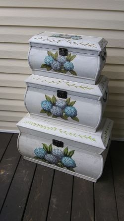 SET OF 3 CHESTS TRUNKS