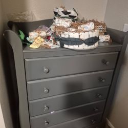 Crib/dresser With Changing Table 