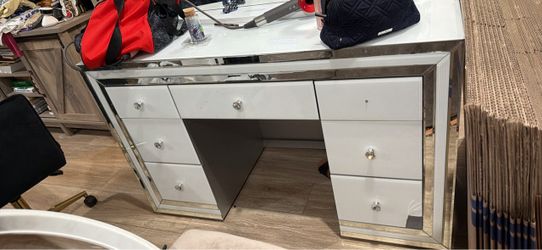 Vanity table