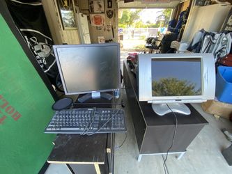 Computer monitors and keyboard, silver monitor can also be used as tv screen