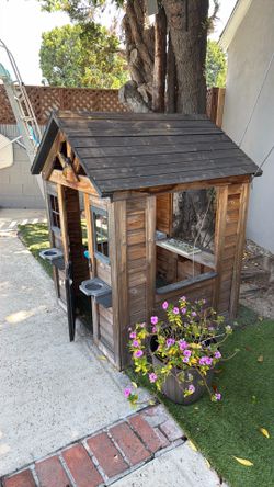 Wood play house !