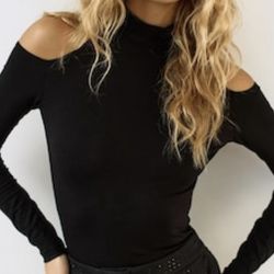 Lovers + Friends cut-out shoulder sweater - size S