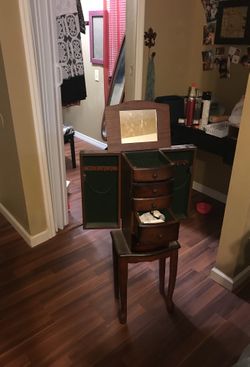 Jewelry Tower