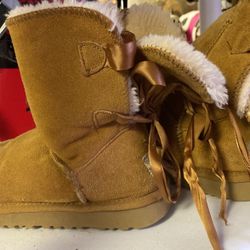 Ugg’s Size 6 