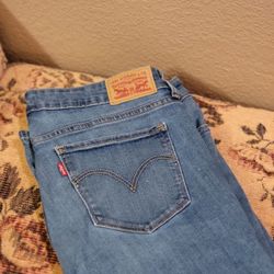 Levis 
