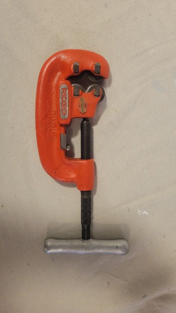 RIDGID Pipe Cutter: 0.75 in – 2 in OD Cutting Capacity, Std 4-Wheel Cutter, 18 in Tool Lg, 42-A

